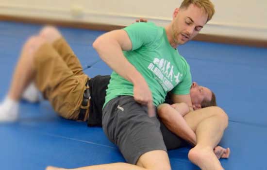 Scarf Hold External Shoulder Lock