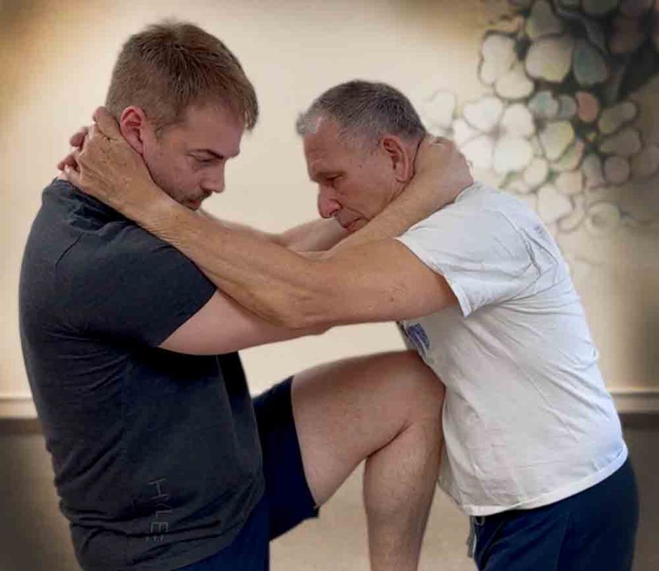 Thai Clench Thrusting Knee