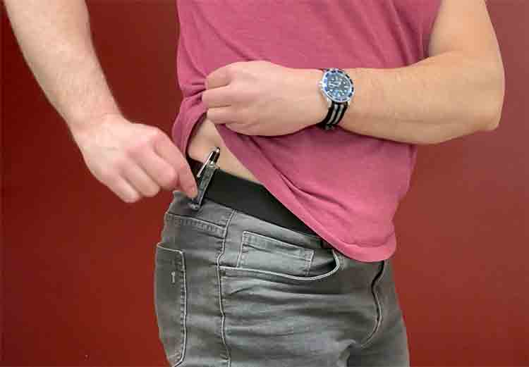 How to Carry a Knife or Pen Without Pockets